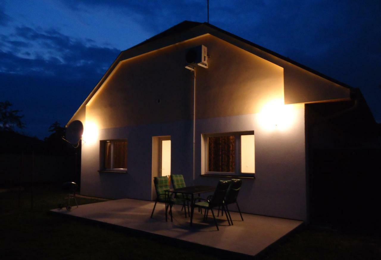 Xlsuite Apartment Comfort Piest'any Exterior photo